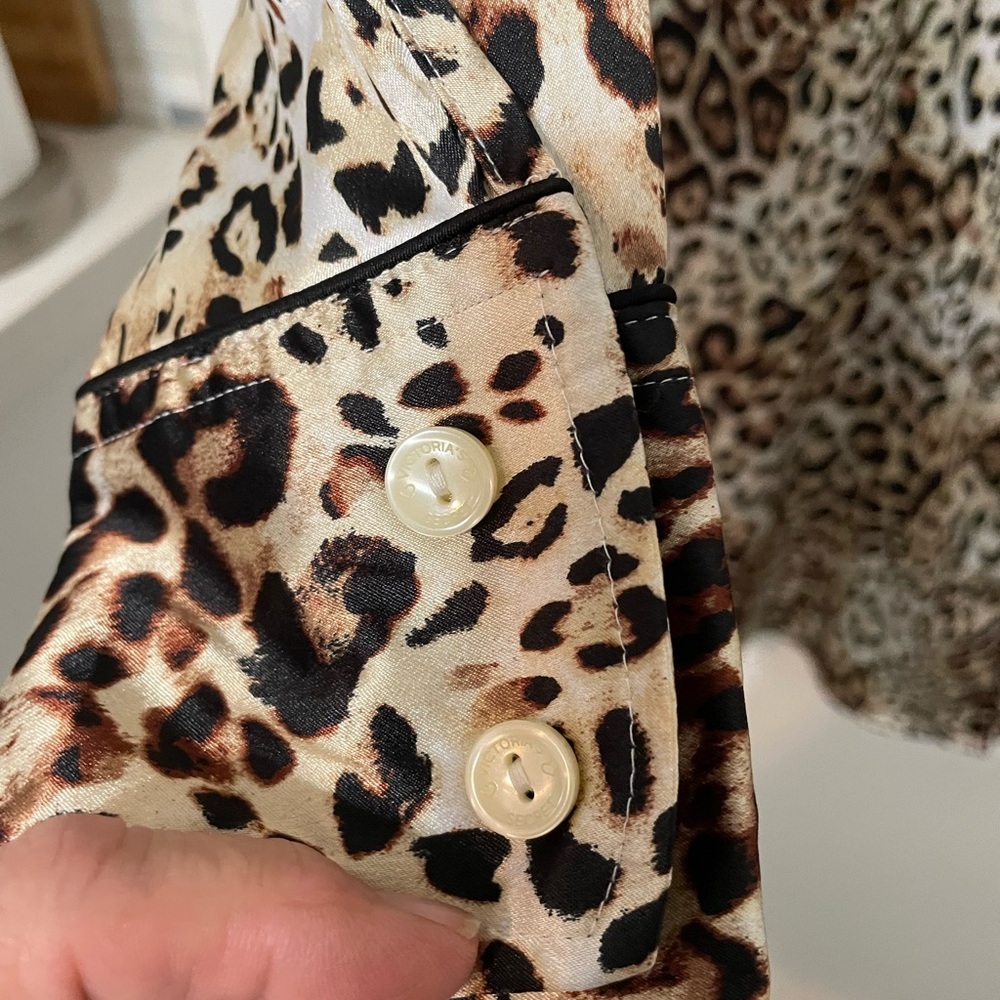 Victoria’s Secret button up
Long sleeve Satin Cheetah print nightshirt w pocket - Picture 3 of 9